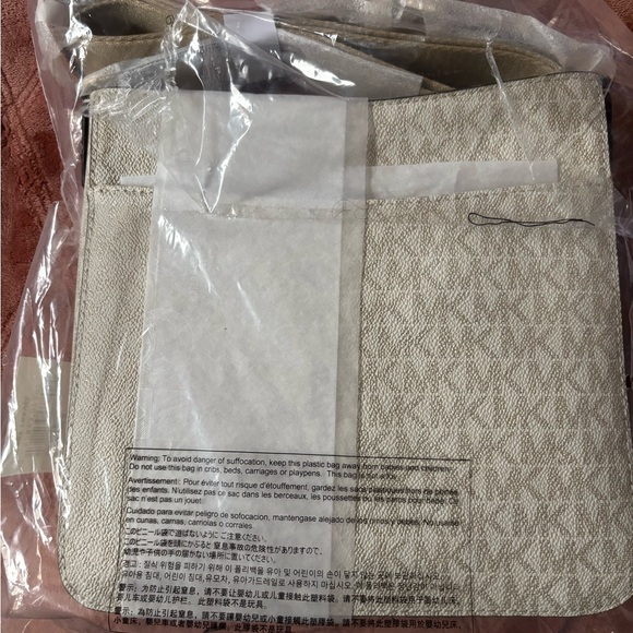 Michael Kors Jet Set Travel Cream and Gold Crossbody Bag - Picture 6 of 6